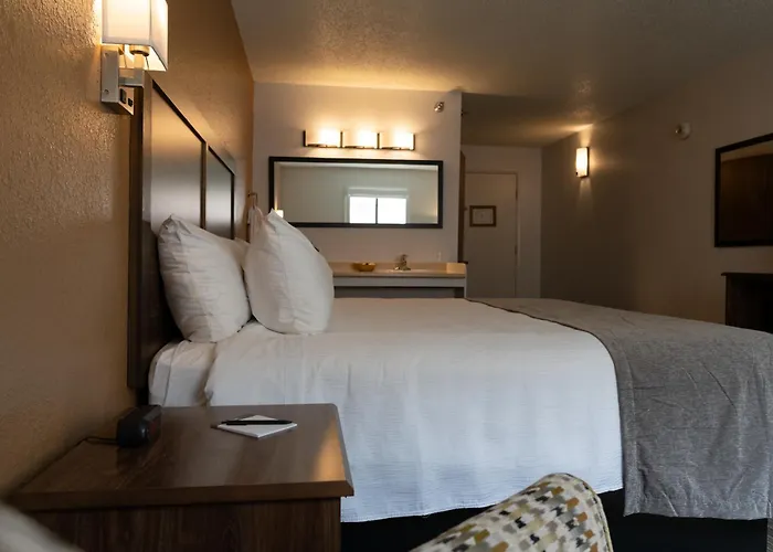 Riviera Motor Hotel 3*